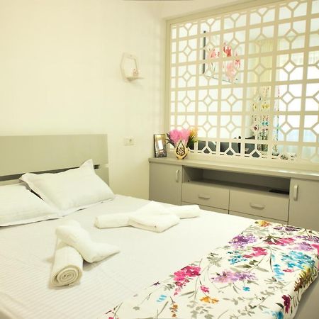 Cozy Flowers Studio - Fast Wi-Fi & Washer-Dryer Braşov Buitenkant foto