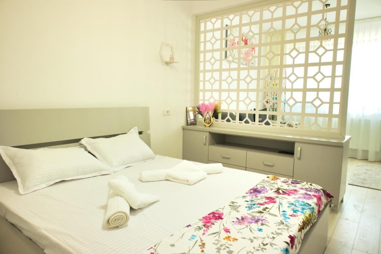 Cozy Flowers Studio - Fast Wi-Fi & Washer-Dryer Braşov Buitenkant foto