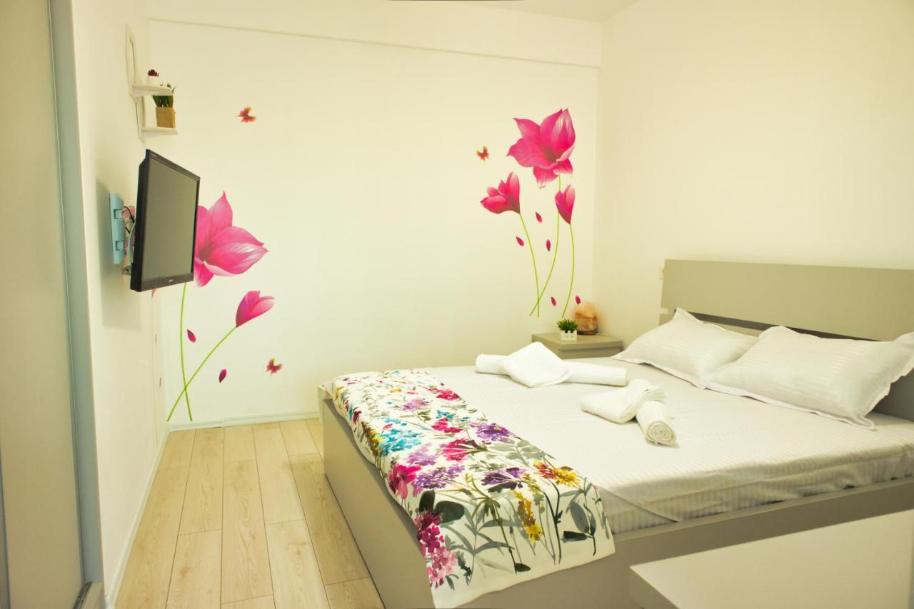 Cozy Flowers Studio - Fast Wi-Fi & Washer-Dryer Braşov Buitenkant foto