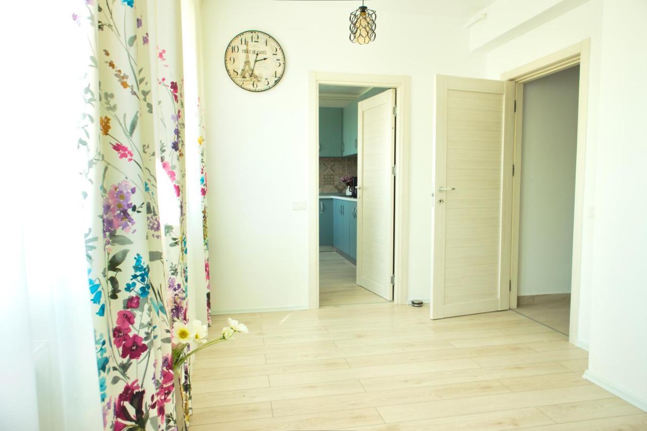Cozy Flowers Studio - Fast Wi-Fi & Washer-Dryer Braşov Buitenkant foto